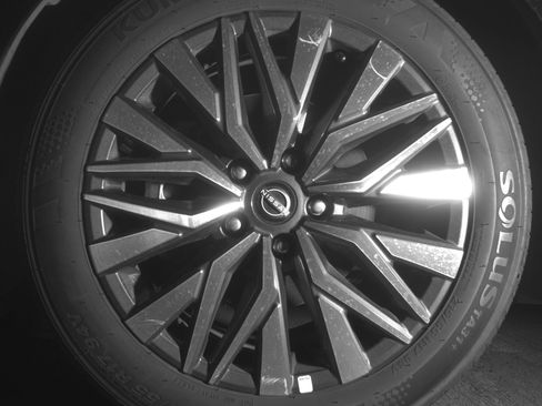Used 2025 Nissan Altima 2.5 SV FWD image 12
