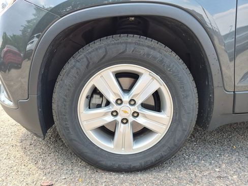 Used 2017 Chevrolet Trax LT w/ LT Convenience Package FWD image 17