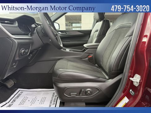 New 2025 Jeep Grand Cherokee L Laredo image 16