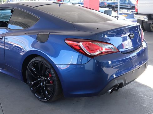 Used 2015 Hyundai Genesis 3.8 image 8