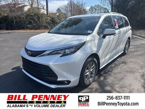 New 2026 Toyota Sienna XLE image 1