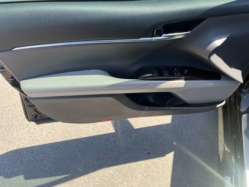Used 2021 Toyota Camry LE w/ Carpet Mat Package (TMS) FWD image 9