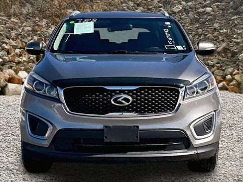Used 2018 Kia Sorento LX image 3