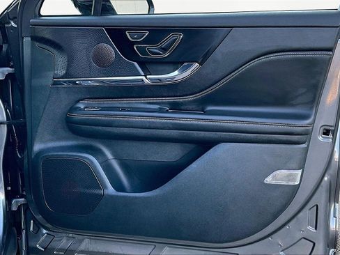 Used 2025 Lincoln Corsair Reserve image 24