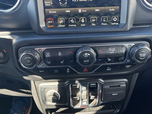 Used 2022 Jeep Wrangler Unlimited Sahara w/ Cold Weather Group image 15