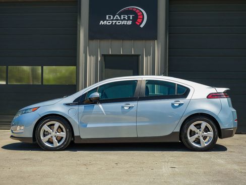 Used 2014 Chevrolet Volt Premium w/ Premium Trim Package FWD image 4