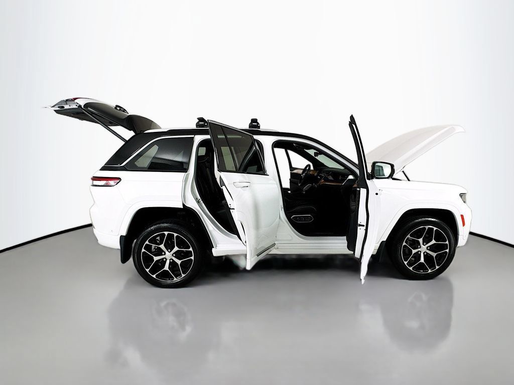 Used 2022 Jeep Grand Cherokee Summit AWD/4WD image 30
