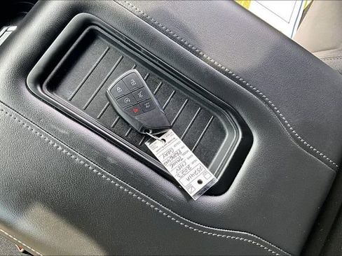 Used 2023 Chevrolet Tahoe Z71 w/ Luxury Package image 9