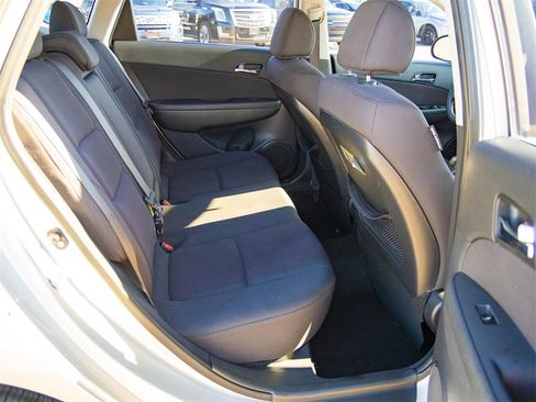 Used 2012 Hyundai Elantra GLS w/ Preferred Pkg image 19