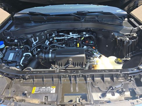 Used 2021 Ford Explorer XLT w/ Equipment Group 202A AWD/4WD image 9