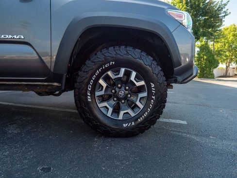 Used 2017 Toyota Tacoma TRD Off-Road w/ Tow Package AWD/4WD image 12