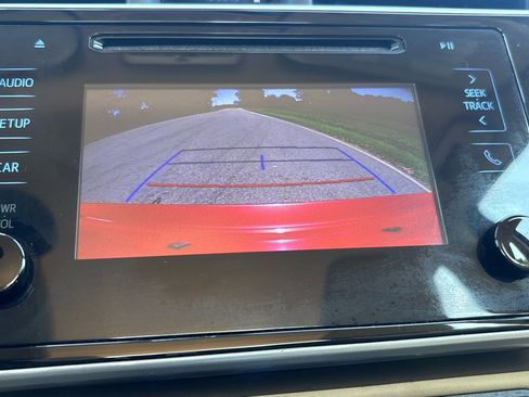 Used 2018 Toyota Corolla LE FWD image 16