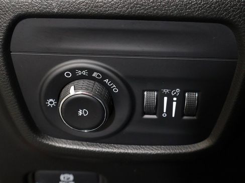 Used 2023 Jeep Grand Cherokee Overland w/ Adv Protech Group III image 45