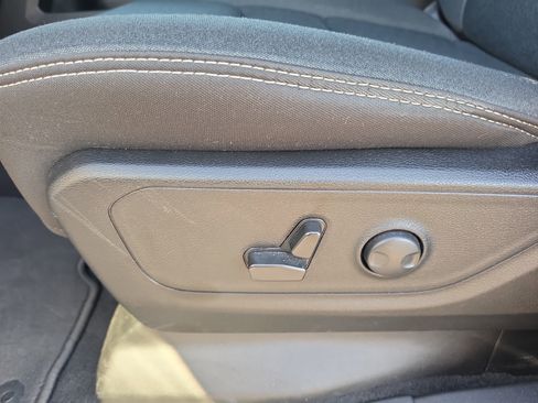 Used 2025 RAM 1500 Big Horn AWD/4WD image 17