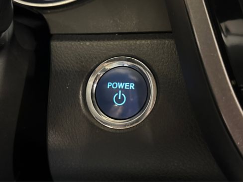 Used 2020 Toyota Camry LE image 29