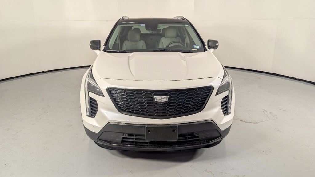 Used 2023 Cadillac XT4 Premium Luxury w/ Technology Package FWD image 2