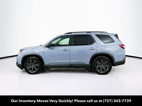 Used 2025 Honda Pilot Sport image 4