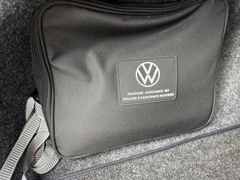 Used 2023 Volkswagen Jetta SE w/ Panoramic Sunroof Package image 30