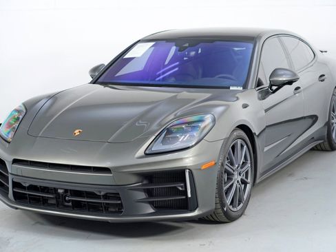 Used 2025 Porsche Panamera w/ Premium Package image 48