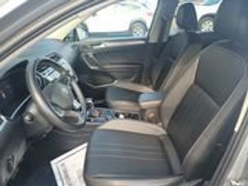 Used 2022 Volkswagen Tiguan SE image 9