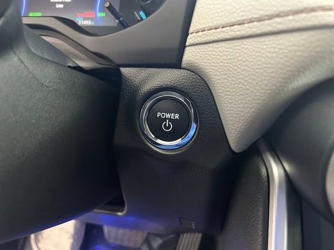 Used 2025 Toyota RAV4 XLE AWD/4WD image 43