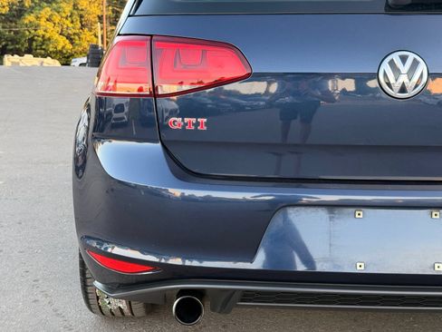 Used 2017 Volkswagen GTI SE FWD image 10