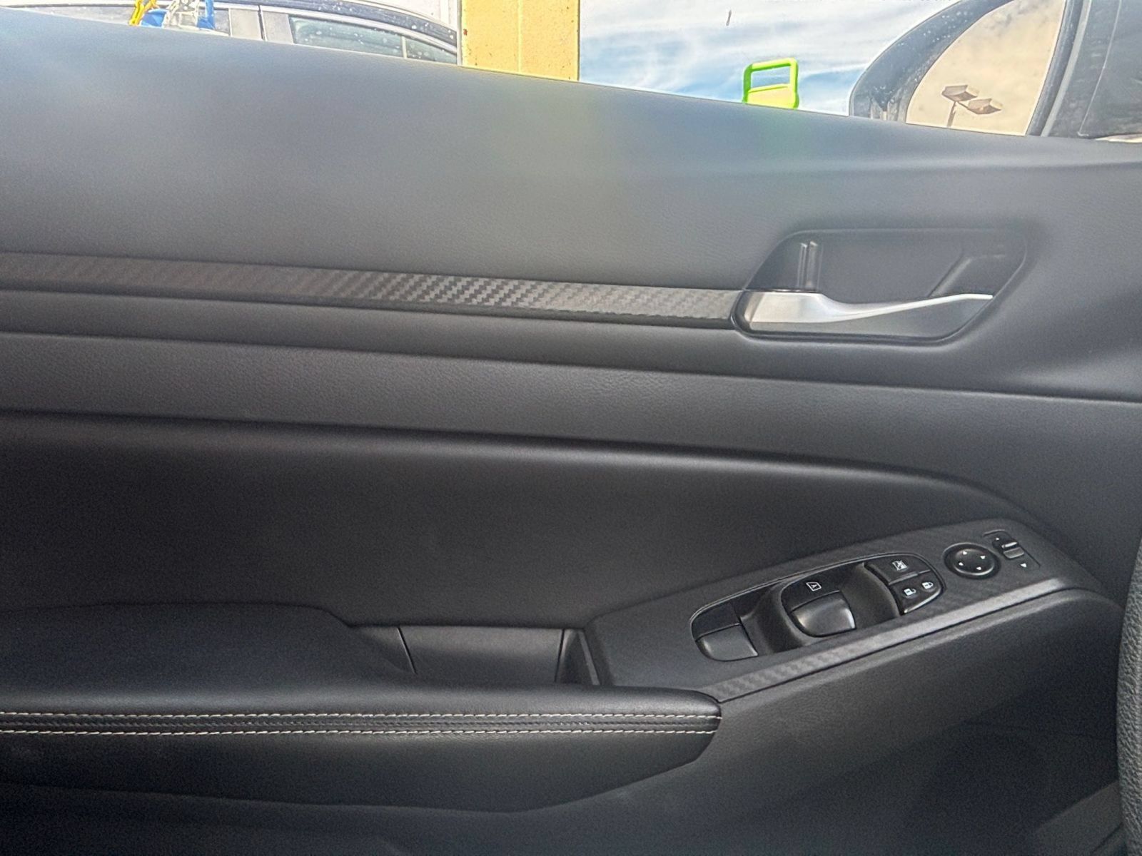 Used 2025 Nissan Altima 2.5 SV FWD image 18