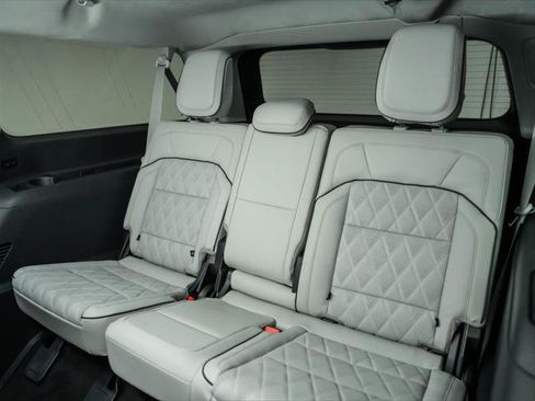 New 2026 Lincoln Navigator L Black Label AWD/4WD image 19