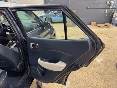 Used 2020 Hyundai Venue image 27