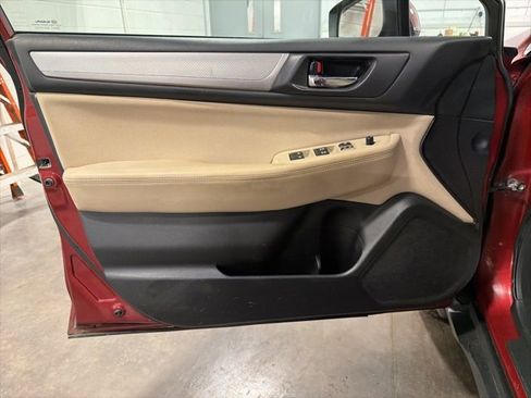 Used 2017 Subaru Outback 2.5i Premium image 7