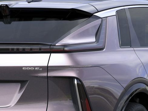 New 2025 Cadillac Lyriq Luxury AWD/4WD image 11