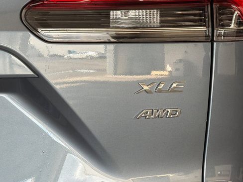 Used 2024 Toyota Corolla Cross XLE w/ Convenience Package image 25