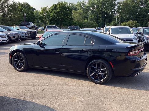 Used 2019 Dodge Charger SXT w/ Blacktop Package image 6