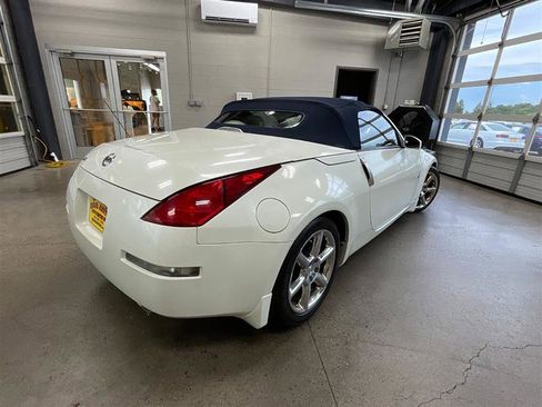Used 2004 Nissan 350Z Touring RWD image 28