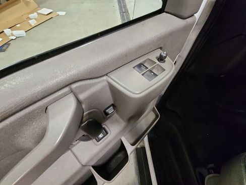 Certified 2022 Chevrolet Express 2500 w/ Driver Convenience Package RWD image 36