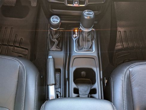 Used 2020 Jeep Wrangler Unlimited Sahara image 20