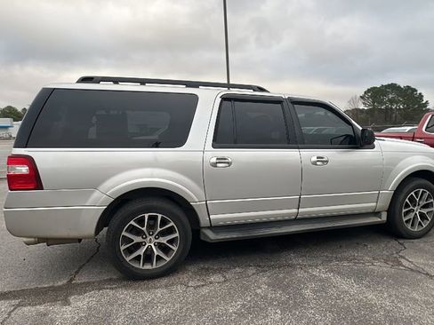 Used 2017 Ford Expedition EL XLT w/ Equipment Group 202A image 9