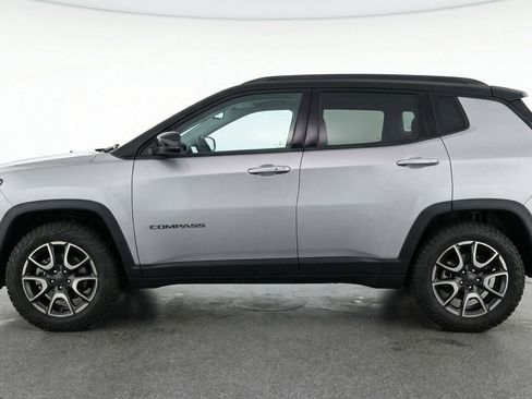 Used 2025 Jeep Compass Trailhawk image 5
