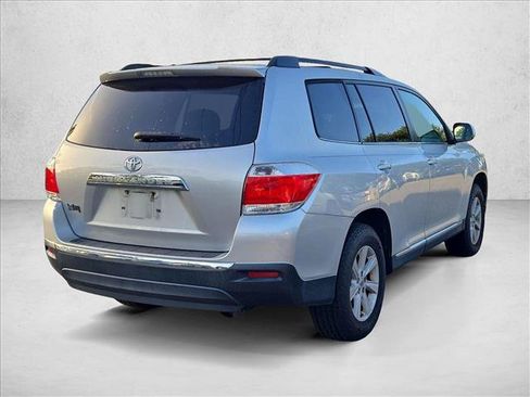 Used 2013 Toyota Highlander FWD w/ Cold Weather Pkg image 5