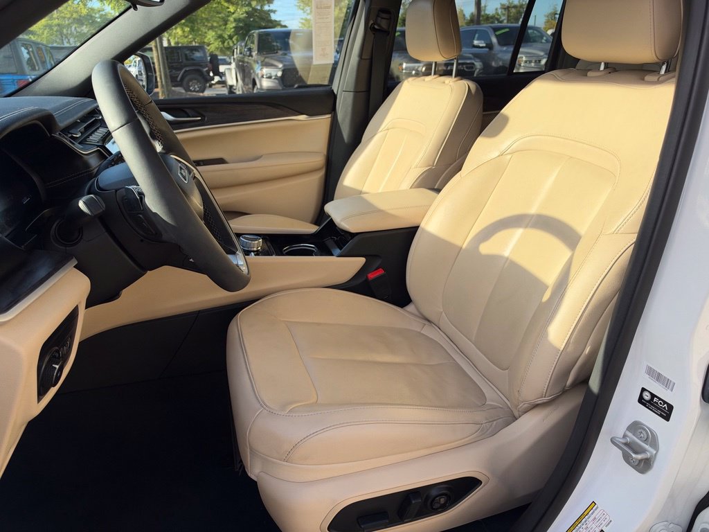 Used 2023 Jeep Grand Cherokee Limited AWD/4WD image 20