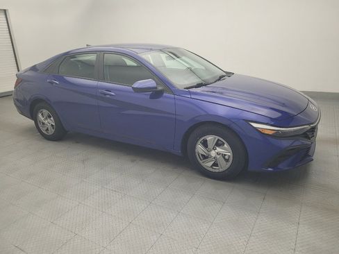 Used 2024 Hyundai Elantra SE FWD image 11