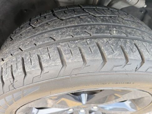 Used 2023 Jeep Grand Cherokee L Limited w/ Black Appearance Package image 10