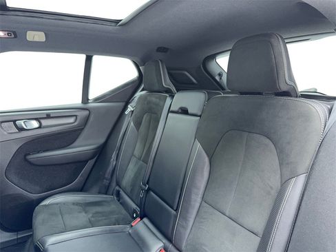 Used 2019 Volvo XC40 T5 R-Design image 39