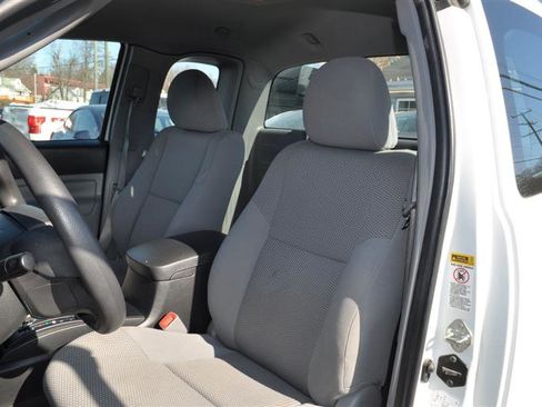 Used 2015 Toyota Tacoma 2WD Access Cab image 9