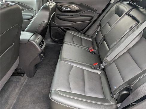 Used 2024 GMC Terrain SLT image 17