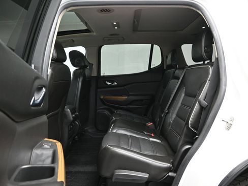 Used 2017 GMC Acadia Denali w/ Technology Package FWD image 11