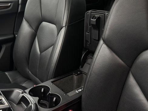 Used 2024 Porsche Macan image 14