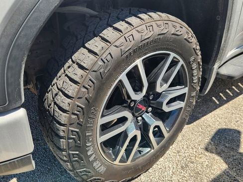 Used 2022 GMC Sierra 1500 AT4 w/ AT4 Premium Package image 10