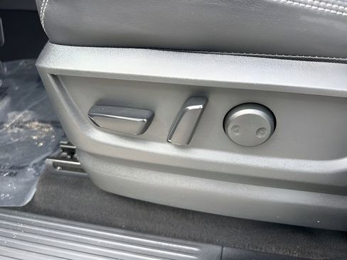 Used 2025 Nissan Armada PRO-4X image 11