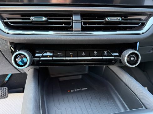 New 2025 Chevrolet Equinox EV RS image 18